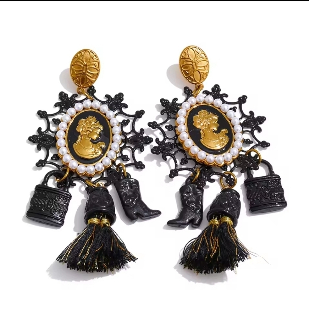 New! Cameo Fringe Dangle Earrings 18k Gold Plated Vintage | 2005d NWOT